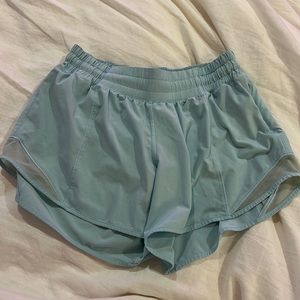 Lululemon Hotty Hot size 6 Tall 4 inch shorts EUC